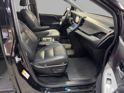 2016 Toyota Sienna SE 8-Passenger