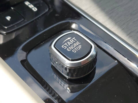 2025 Volvo XC60 B5 Plus Dark Theme