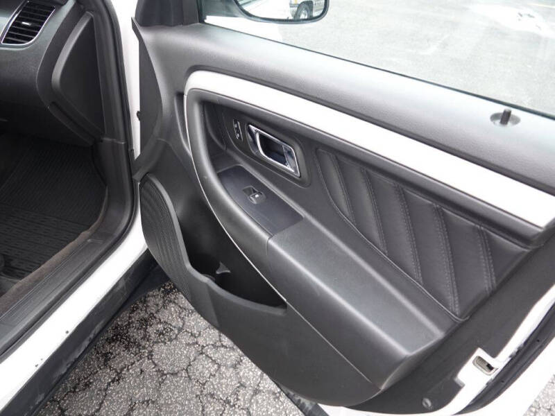 2017 Ford Taurus SEL