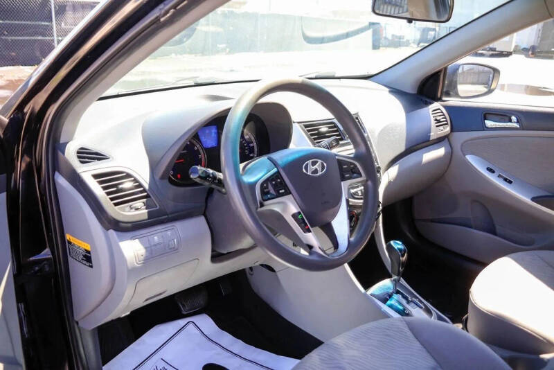 2013 Hyundai Accent GLS