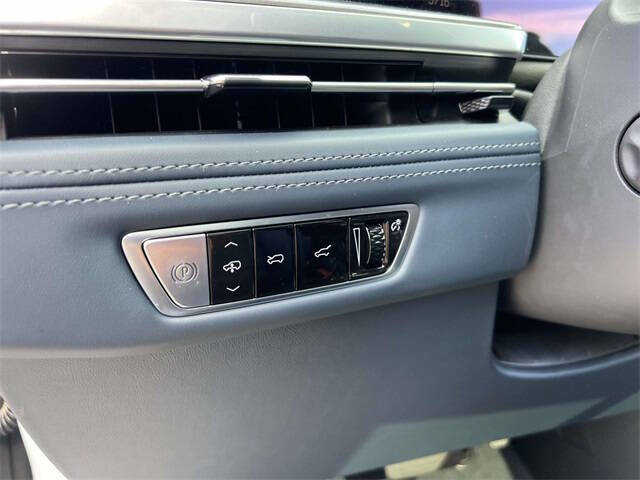 2025 Cadillac Escalade IQ Sport 2