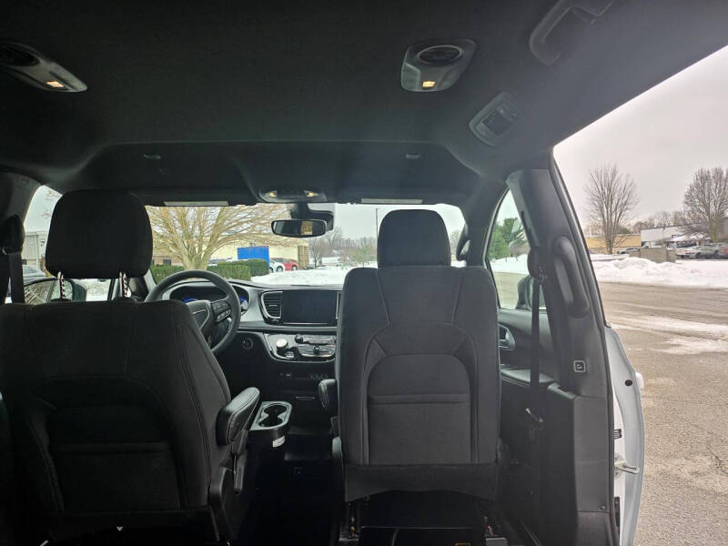 2024 Chrysler Pacifica Touring