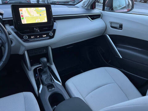 2024 Toyota Corolla Cross LE