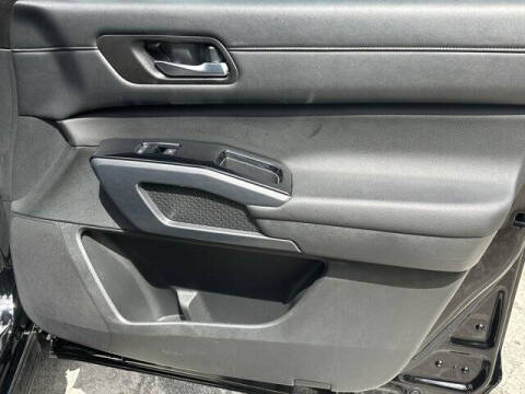 2024 Nissan Pathfinder SL