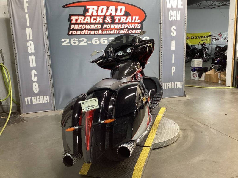 2016 Victory Magnum Black Crystal ove