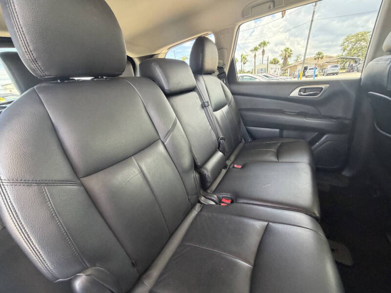 2018 Nissan Pathfinder SV