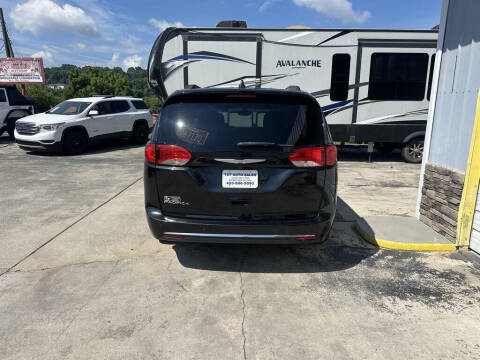 2017 Chrysler Pacifica Touring-L