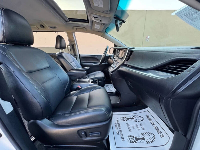 2015 Toyota Sienna SE Premium 8-Passenger