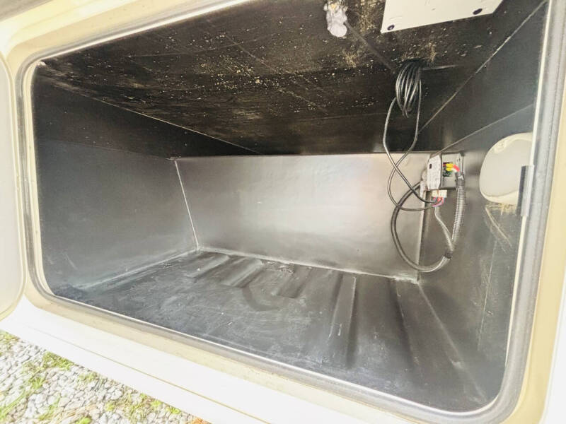 2017 Thor Motor Coach Hurricane 31S