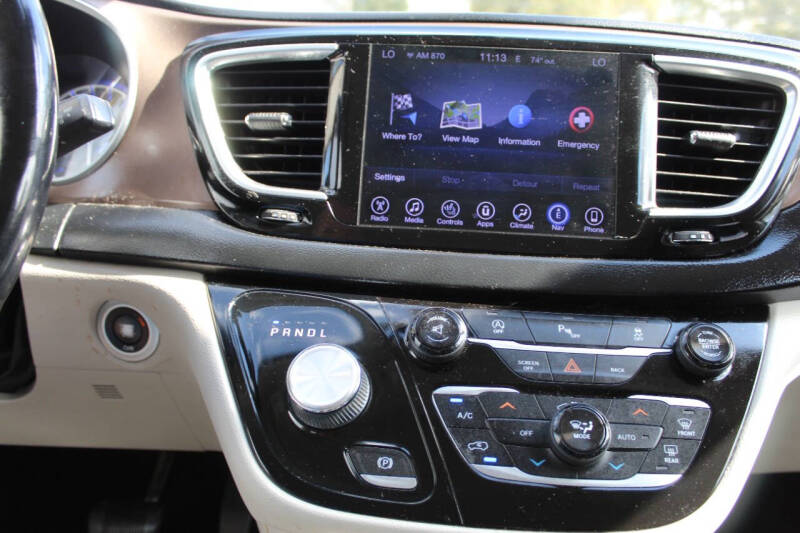 2017 Chrysler Pacifica Touring-L Plus