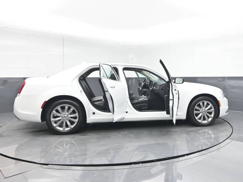 2017 Chrysler 300 Limited