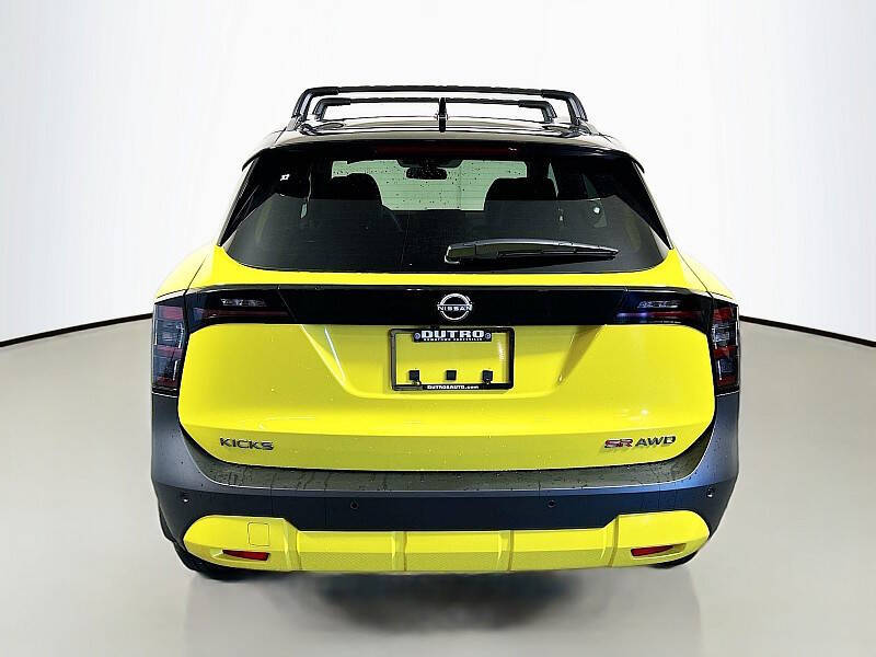 2026 Nissan Kicks SR
