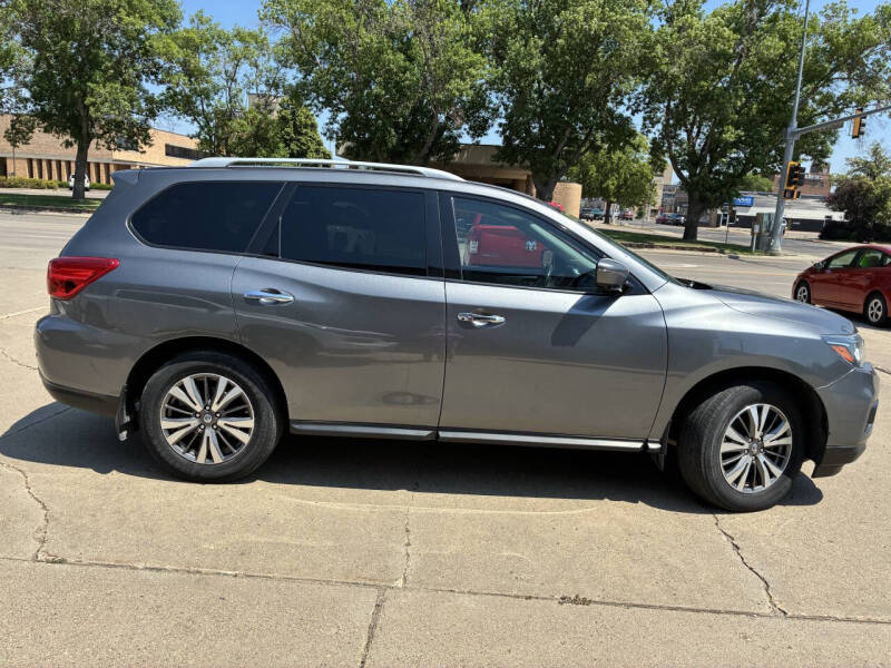 2017 Nissan Pathfinder SL