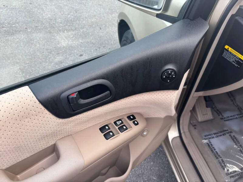 2007 Hyundai Entourage