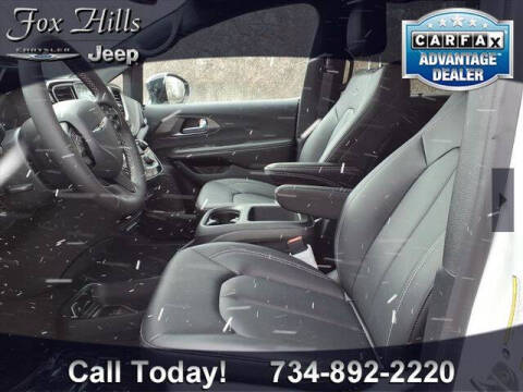 2026 Chrysler Pacifica Select