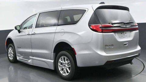 2024 Chrysler Pacifica Touring