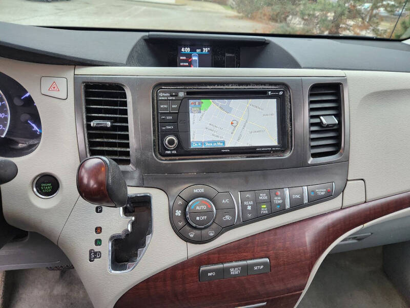 2013 Toyota Sienna XLE 8-Passenger