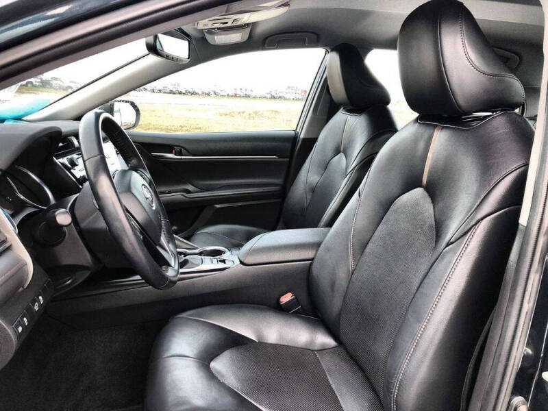 2020 Toyota Camry Hybrid XLE