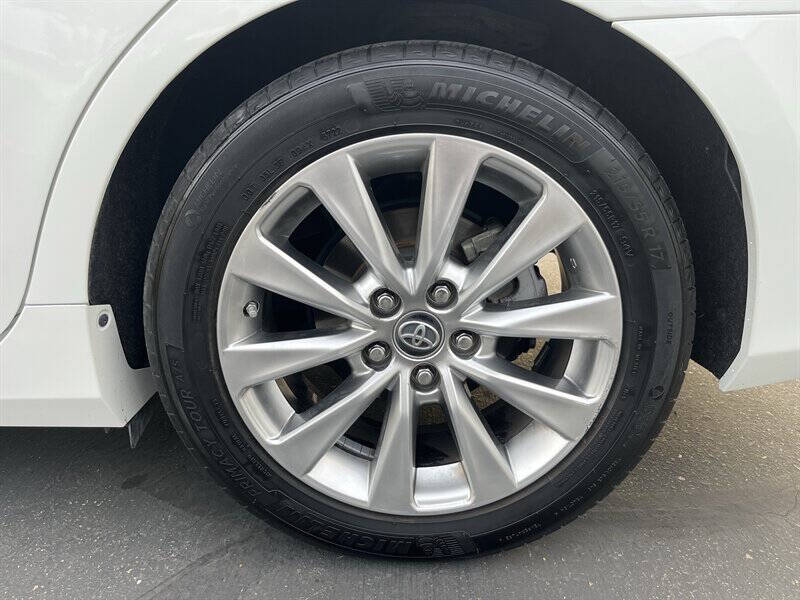 2017 Toyota Camry Hybrid XLE