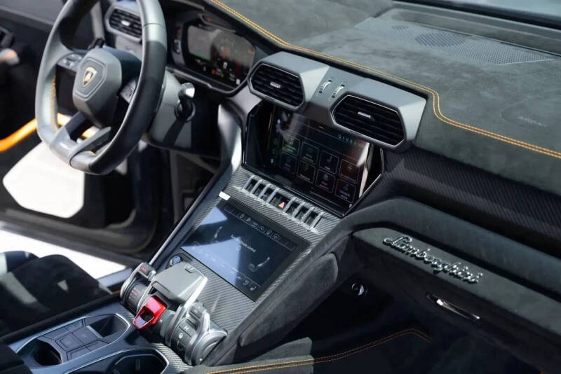 2024 Lamborghini Urus Performante