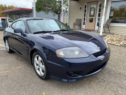 2005 Hyundai Tiburon for sale at G & G Auto Sales in Steubenville OH