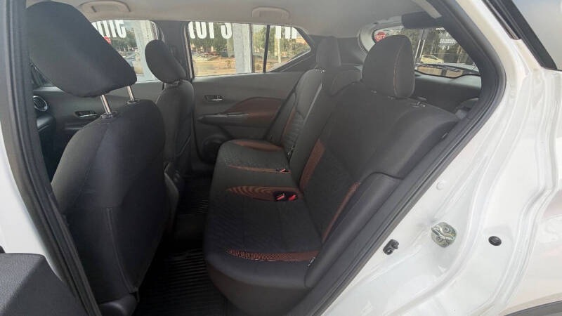 2021 Nissan Kicks SR