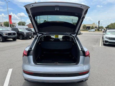 2022 Audi e-tron quattro Premium