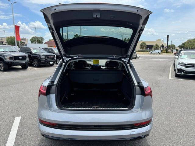 2022 Audi e-tron quattro Premium