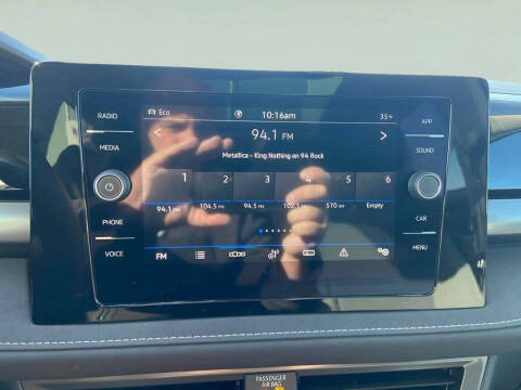 2025 Volkswagen Taos SE Black 4Motion