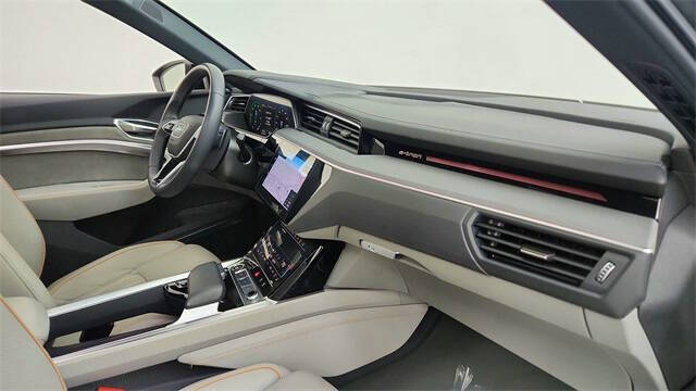 2024 Audi Q8 Sportback e-tron quattro Prestige S line