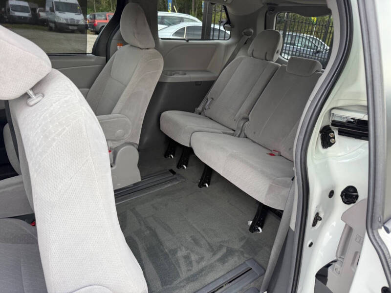 2017 Toyota Sienna LE 8-Passenger