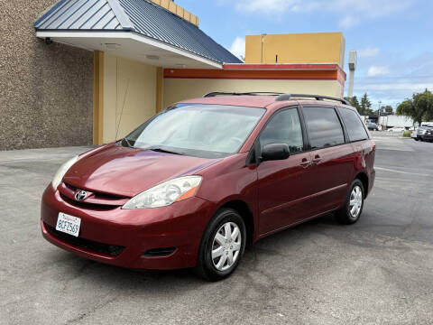 2006 Toyota Sienna CE 8 Passenger