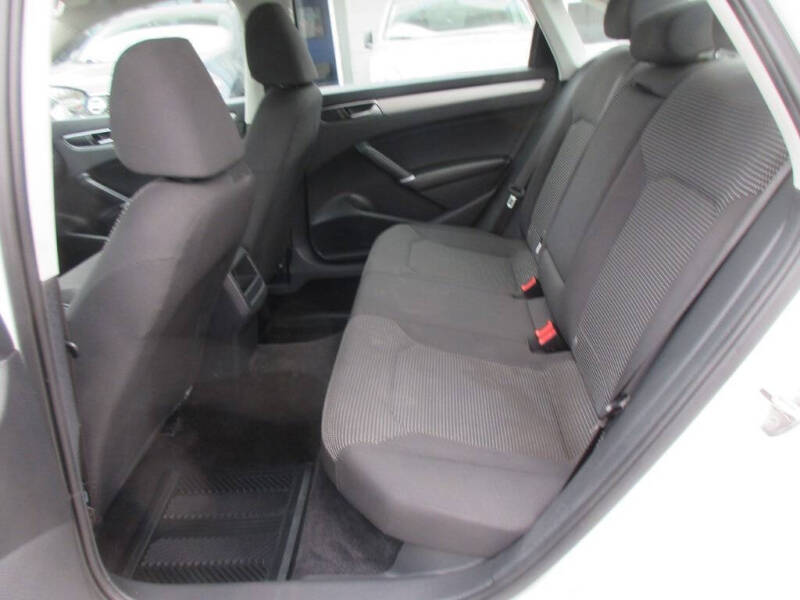 2016 Volkswagen Passat 1.8T S