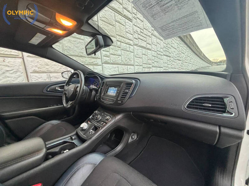 2015 Chrysler 200 S