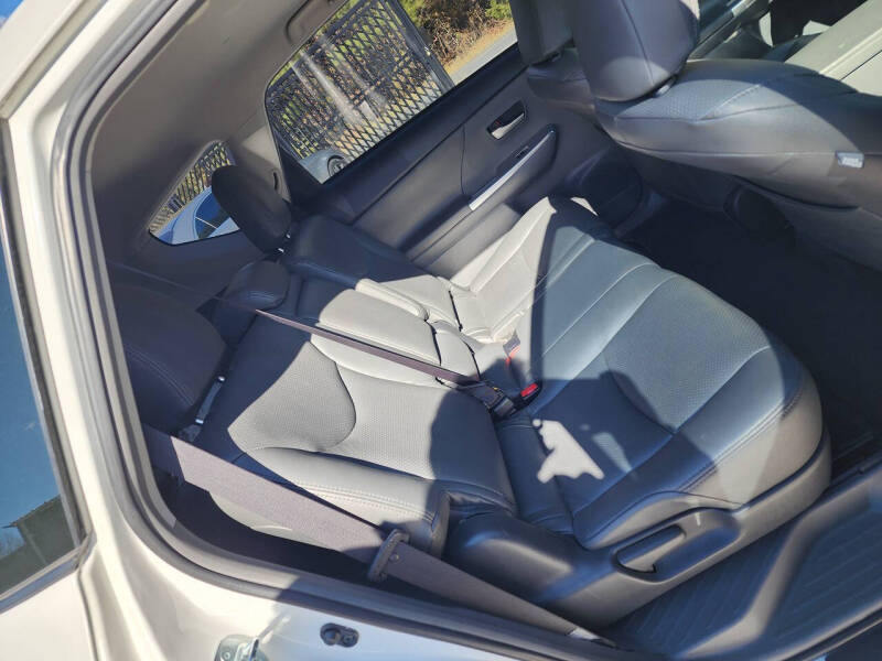 2014 Toyota Prius v Two