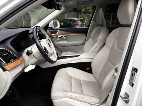 2021 Volvo XC90 T6 Momentum 7-Passenger