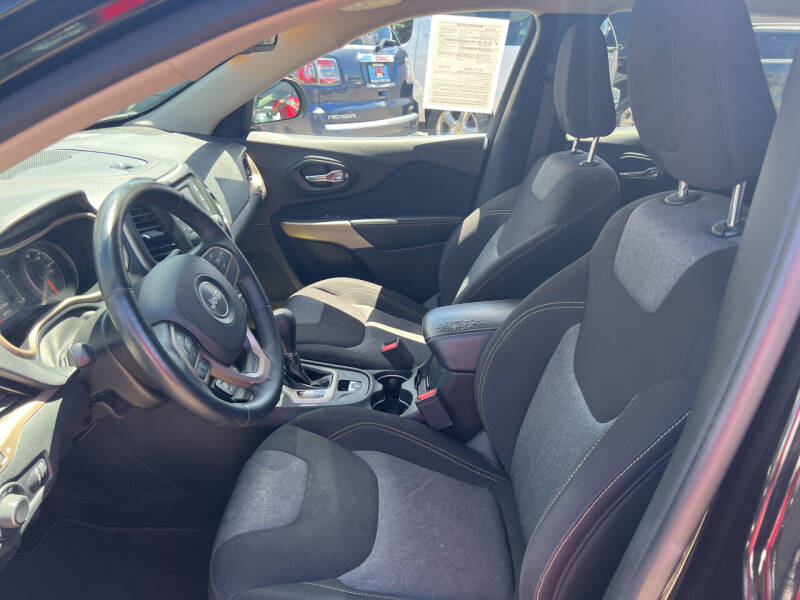 2017 Jeep Cherokee Sport