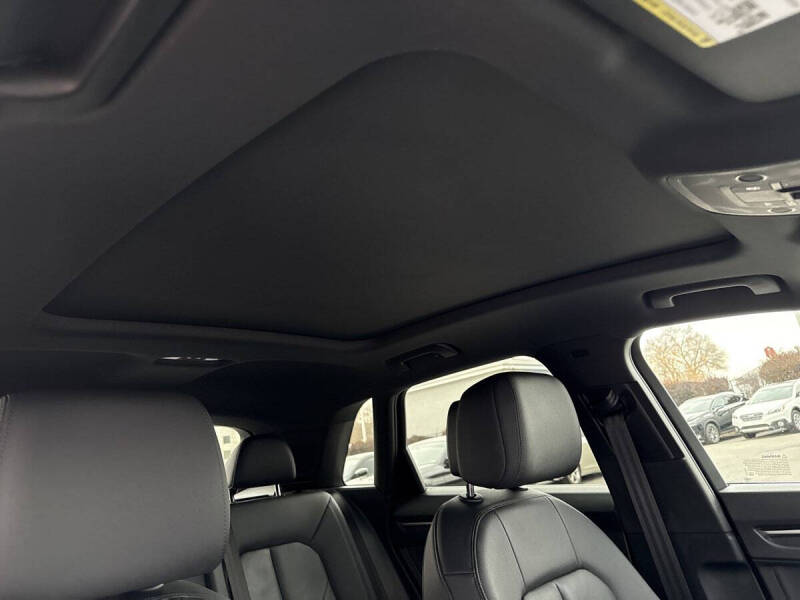 2022 Audi Q3 quattro S line Premium 45 TFSI