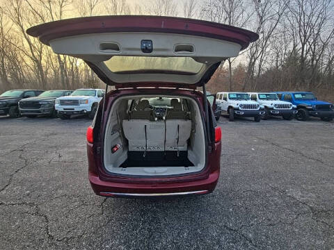 2017 Chrysler Pacifica Touring-L Plus