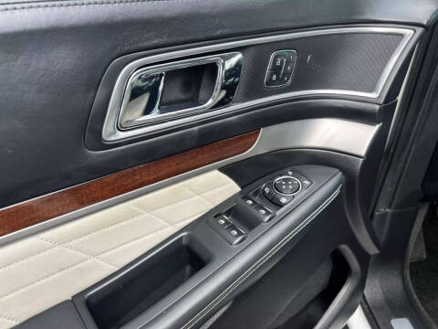 2017 Ford Explorer Platinum