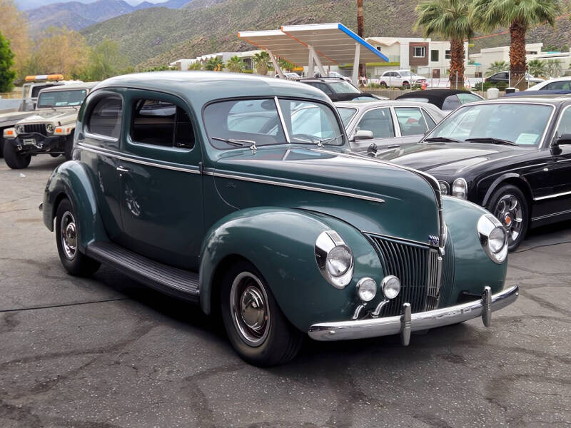 1940 Ford 2 door sedan