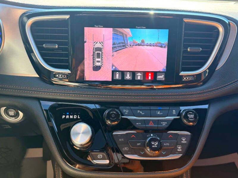 2025 Chrysler Pacifica Plug-In Hybrid Pinnacle