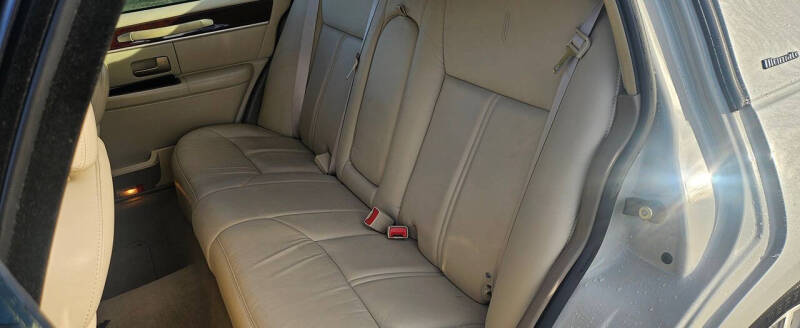 2004 Lincoln Town Car Ultimate