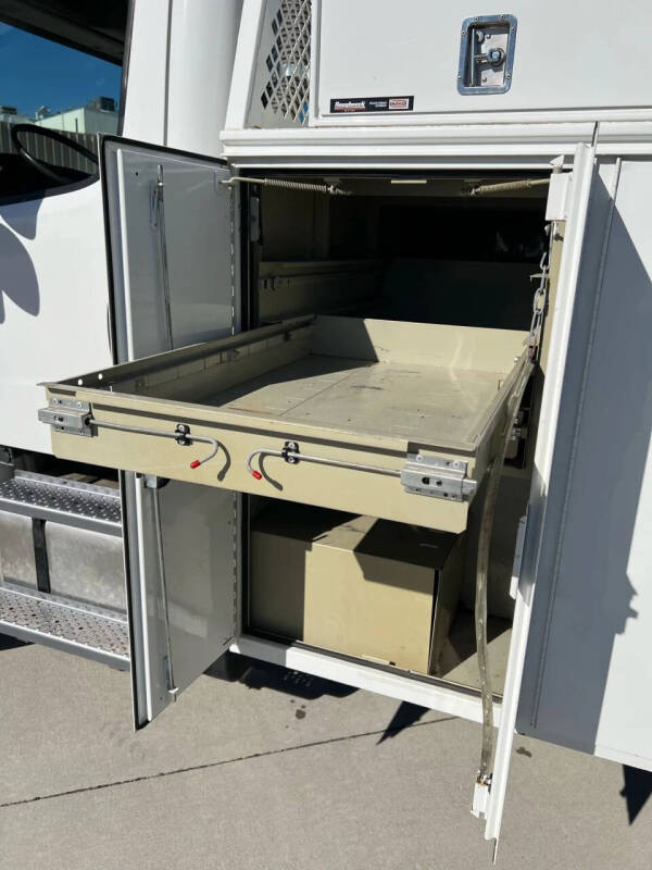 2011 Freightliner M2 106