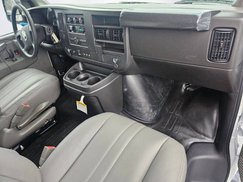 2025 Chevrolet Express 2500