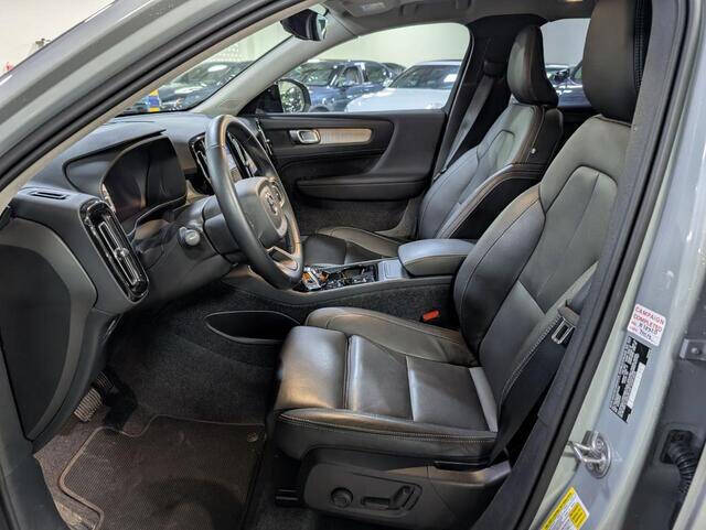 2025 Volvo XC40 B5 Plus Dark Theme