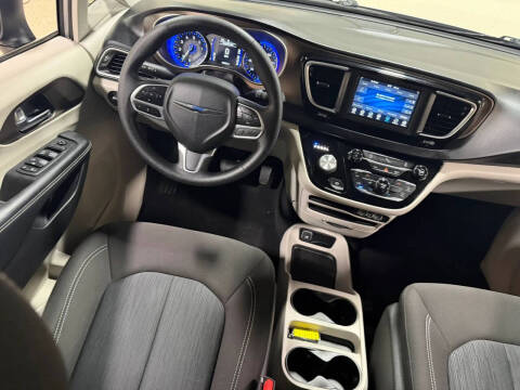 2021 Chrysler Voyager L