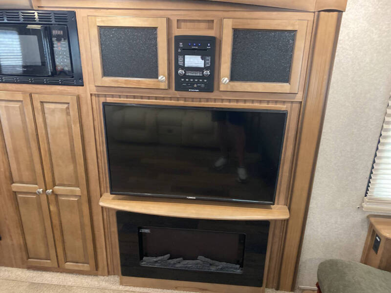 2017 Rockwood 8328BS
