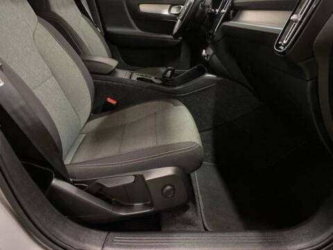2025 Volvo XC40 B5 Core Bright Theme
