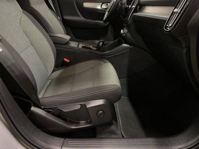 2025 Volvo XC40 B5 Core Bright Theme